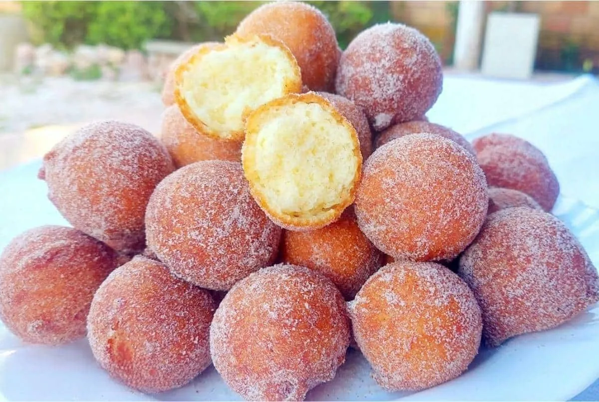 Bolinho de chuva com vinagre muito macio e saboroso não fica