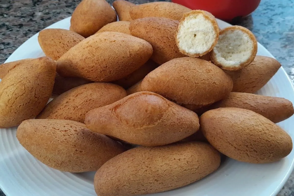 Bolinho de polvilho com 3 ingredientes super fácil de fazer