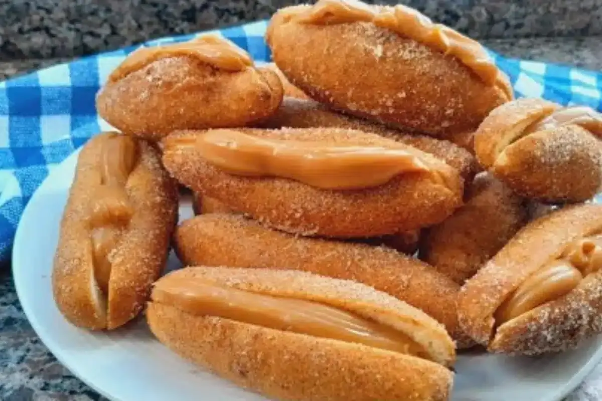 Bolinho de polvilho recheado sabor churros sem farinha de tr
