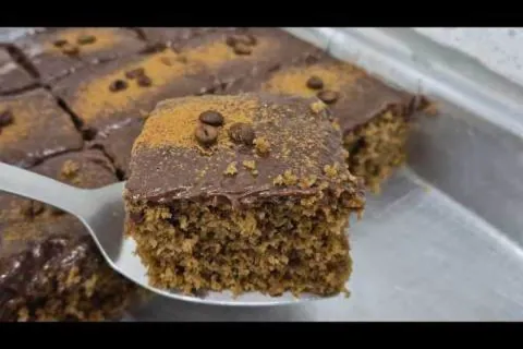 Bolo cappuccino, que combina café com chocolate em uma massa