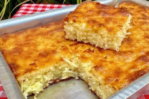 Bolo cocada sem farinha de trigo, que fica fofinho e úmido, 
