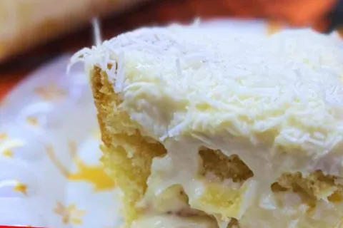 Bolo cremoso de abacaxi combinado com coco de um jeito super