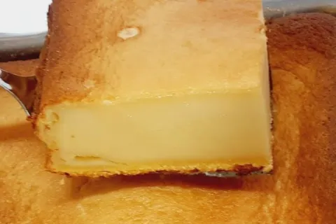 Bolo cremoso sem glúten feito de um jeito simples, delicioso