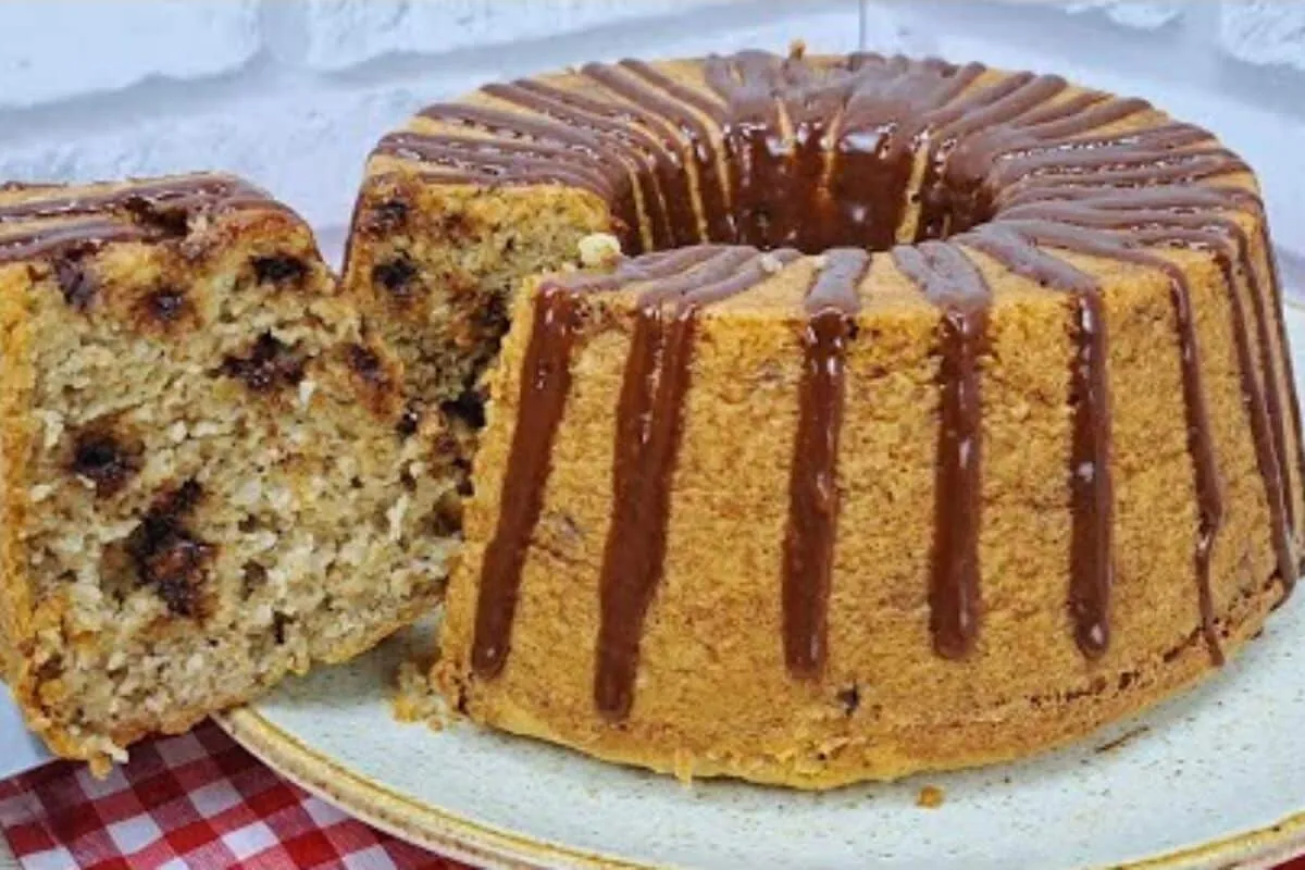 Bolo de banana com aveia e chocolate: a receita fofinha e se