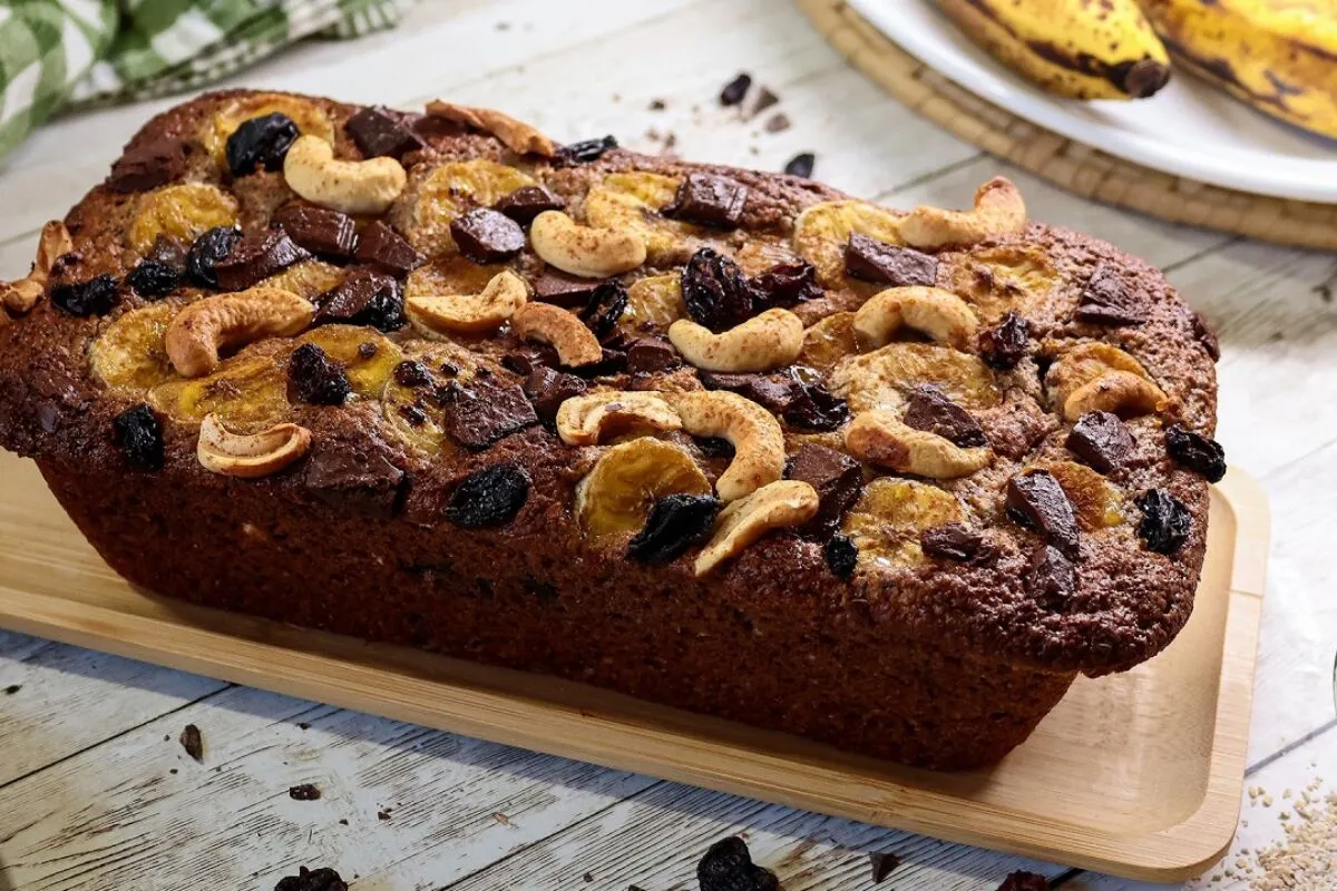 Bolo de banana low carb com aveia feito de um jeito que você