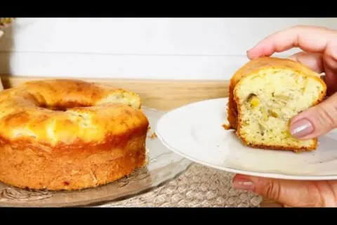 Bolo de banana simples que leva creme de leite e fica super 