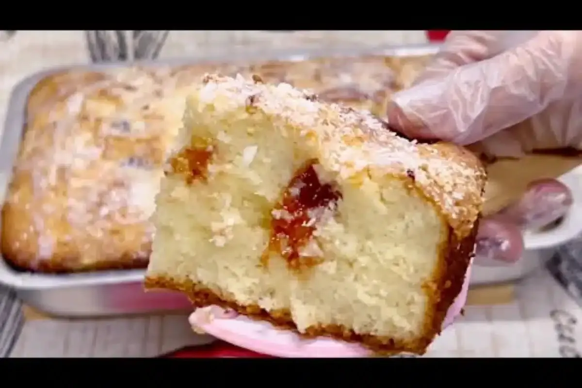 Bolo de cocada fofinho que derrete na boca, com um gostinho