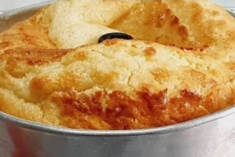 Bolo de creme de leite fofinho e sem trigo, que é a opção pe