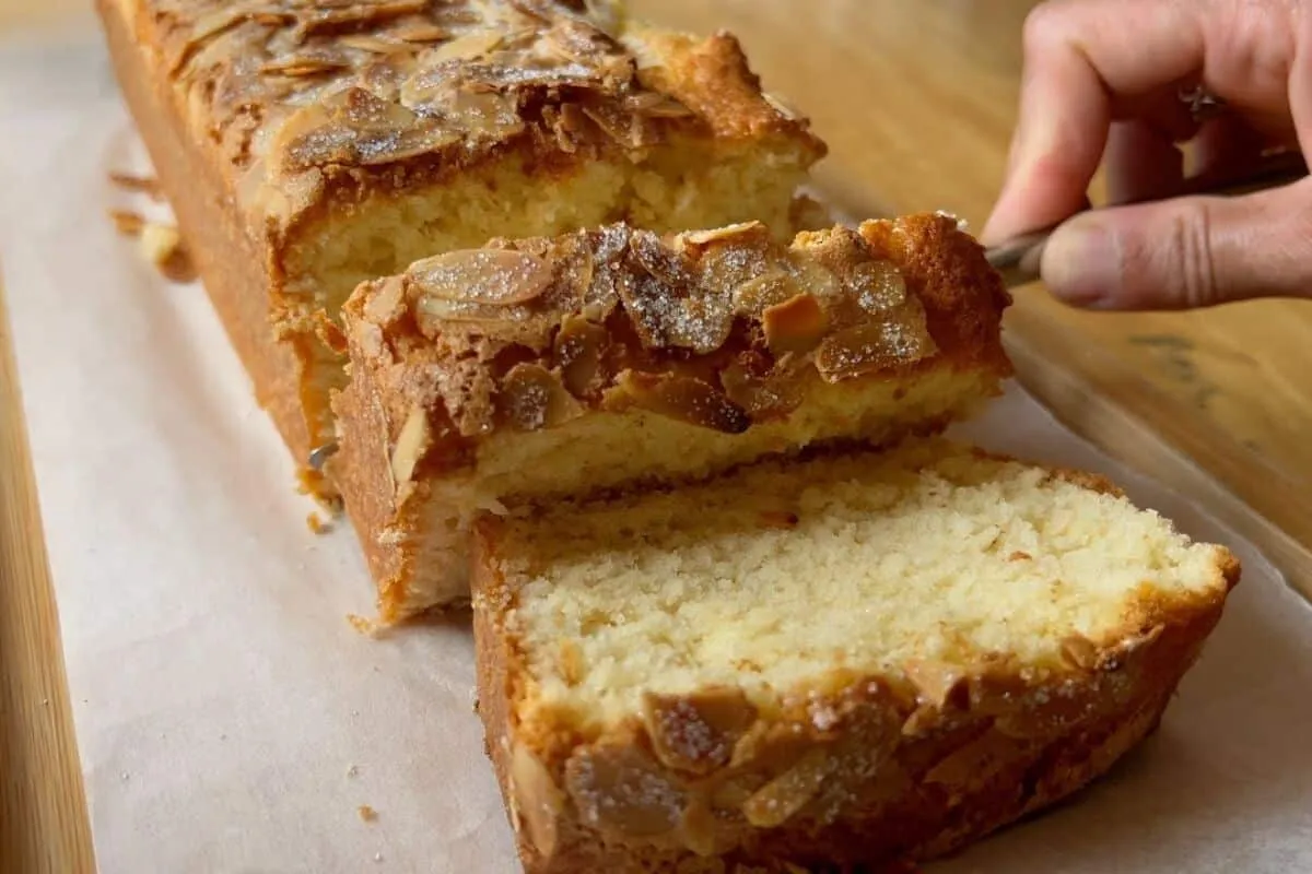 Bolo de farinha de trigo simples e fofinho: aquela receita c