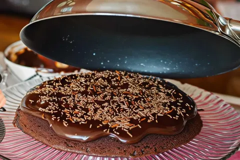 Bolo de frigideira rápido e muito simples, que fica pronto r