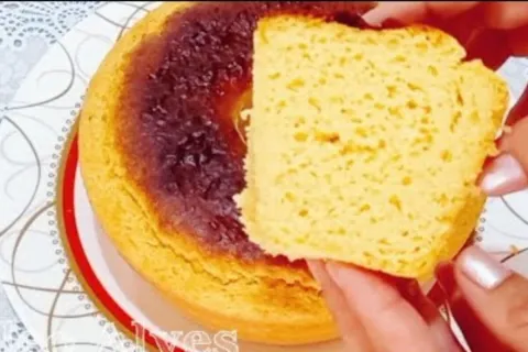 Bolo de fubá com creme de leite, um bolo delicioso, bem molh