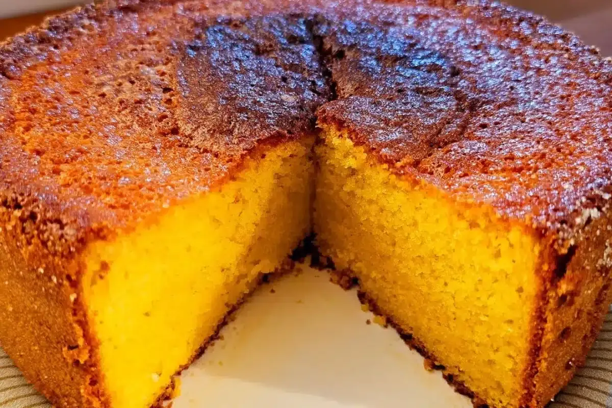 Bolo de fubá com laranja fofinho e molhadinho, aquele bolo c