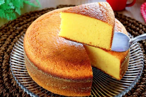 Bolo de fubá fofinho e saboroso para o seu café da manhã do 
