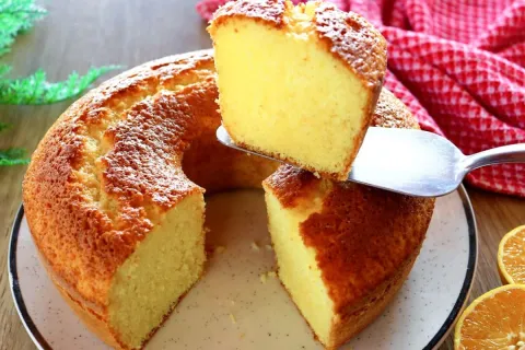 Bolo de laranja fofinho, preparado com amor e simplicidade p