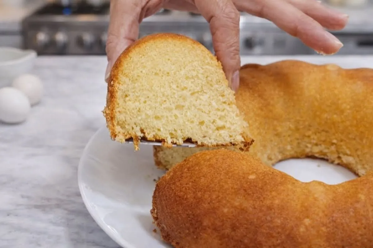 Bolo de leite condensado fofinho que desmancha na boca, para