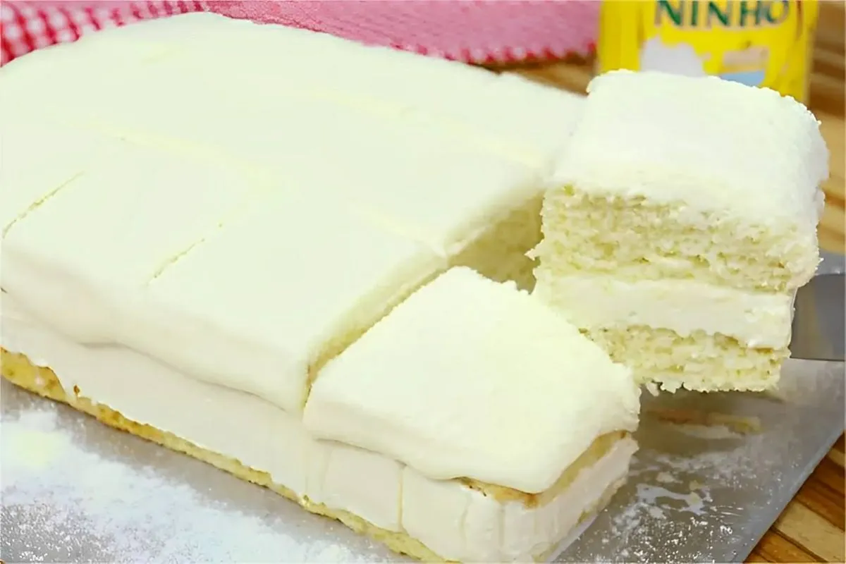Bolo de Leite Ninho recheado para lanche ou festa tão levinh