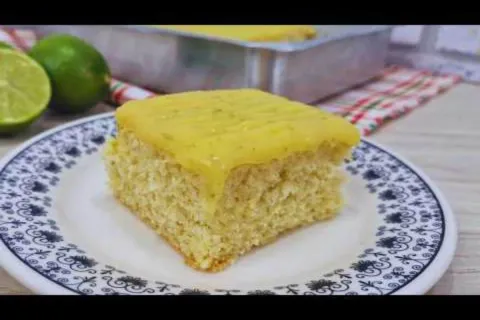Bolo de limão com cobertura: uma receita deliciosa com uma m