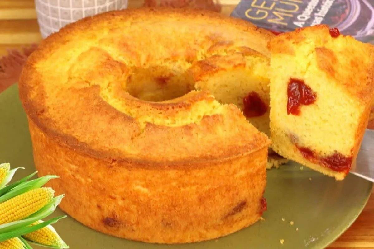 Bolo de milho com goiabada e requeijão: a combinação fácil e