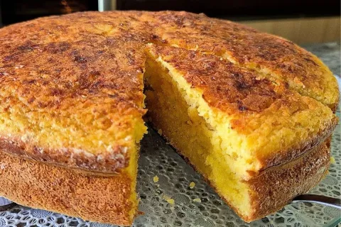 Bolo de milho super gostoso e fofinho, daqueles que não sobr