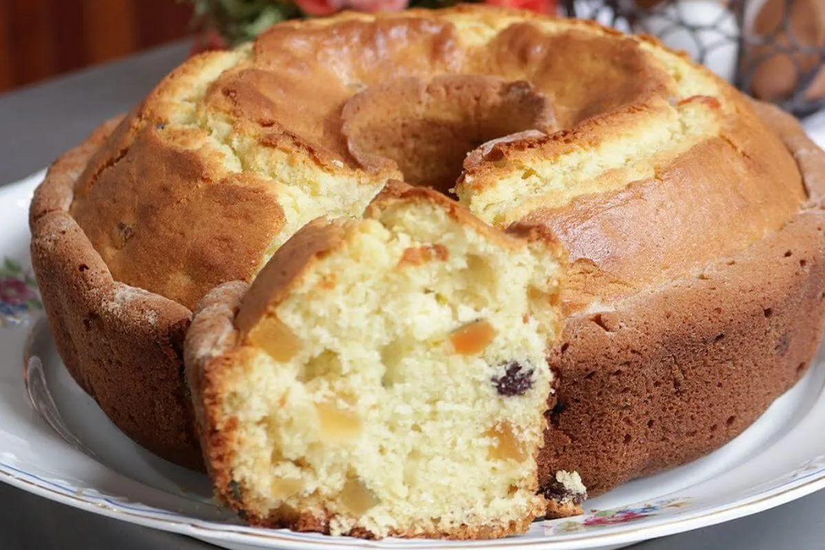 Bolo de natal amanteigado fácil e delicioso que parece um pa