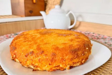 Bolo de tapioca sem glúten muito macio e perfeito para quem 