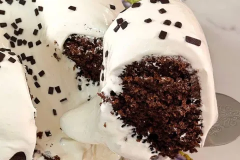 Bolo especial de choconinho, uma tentação com uma cobertura 