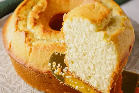 Bolo feito à mão de um jeito simples para você preparar em p