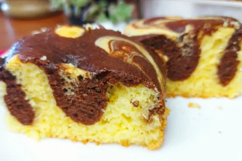 Bolo fofinho com massa de creme de leite que derrete na boca