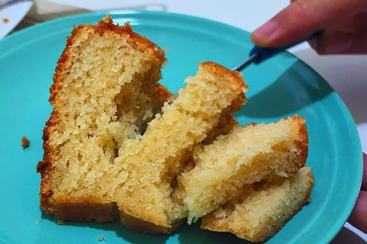 Bolo fofinho de guaraná, que resulta numa massa muito leve e