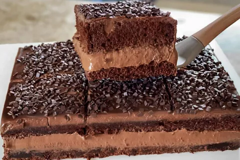 Bolo gelado de chocolate muito fácil perfeito para festinhas