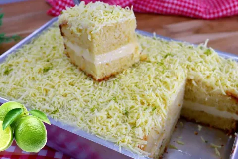 Bolo gelado de limão bem molhadinho e refrescante para o seu