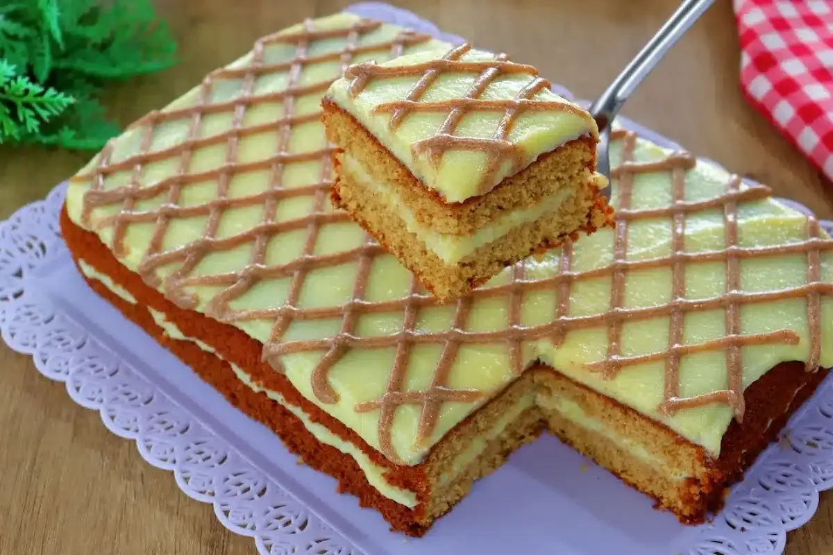 Bolo indiano fácil e delicioso com massa fofinha e recheio c