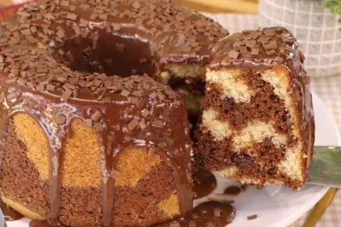 Bolo mesclado fofinho, um amanteigado sem ovos que fica maci