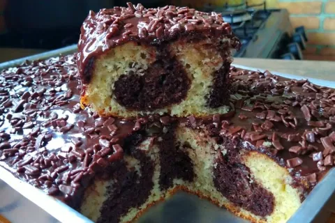 Bolo mesclado: muito fofinho, úmido, e com aquele visual lin