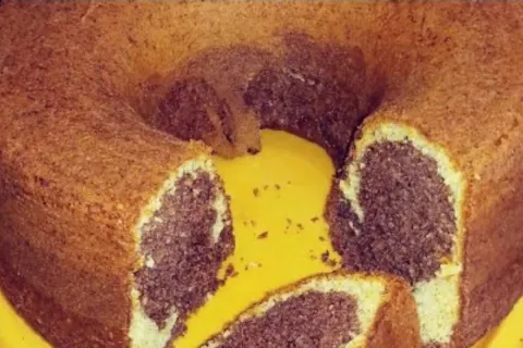 Bolo mesclado que é simples e muito fofinho, combinando dois