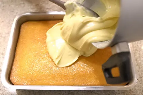 Bolo moça cremosa que derrete na boca e tem aquele sabor irr