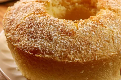 Bolo moça de coco muito suculento que não leva farinha e fic