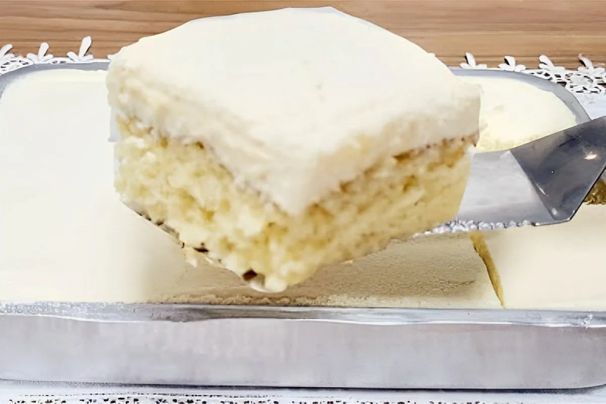 Bolo moça gelada um bolo gelado de leite condensado delicios
