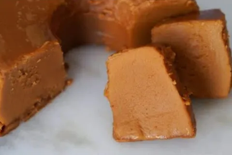 Bolo mole de doce de leite que fica com aquela textura cremo