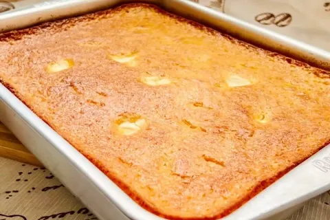 Bolo pamonha feito com milho de latinha super cremoso e prát