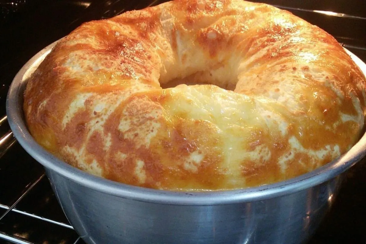 Bolo pão de queijo com mussarela é só bater tudo no liquidif