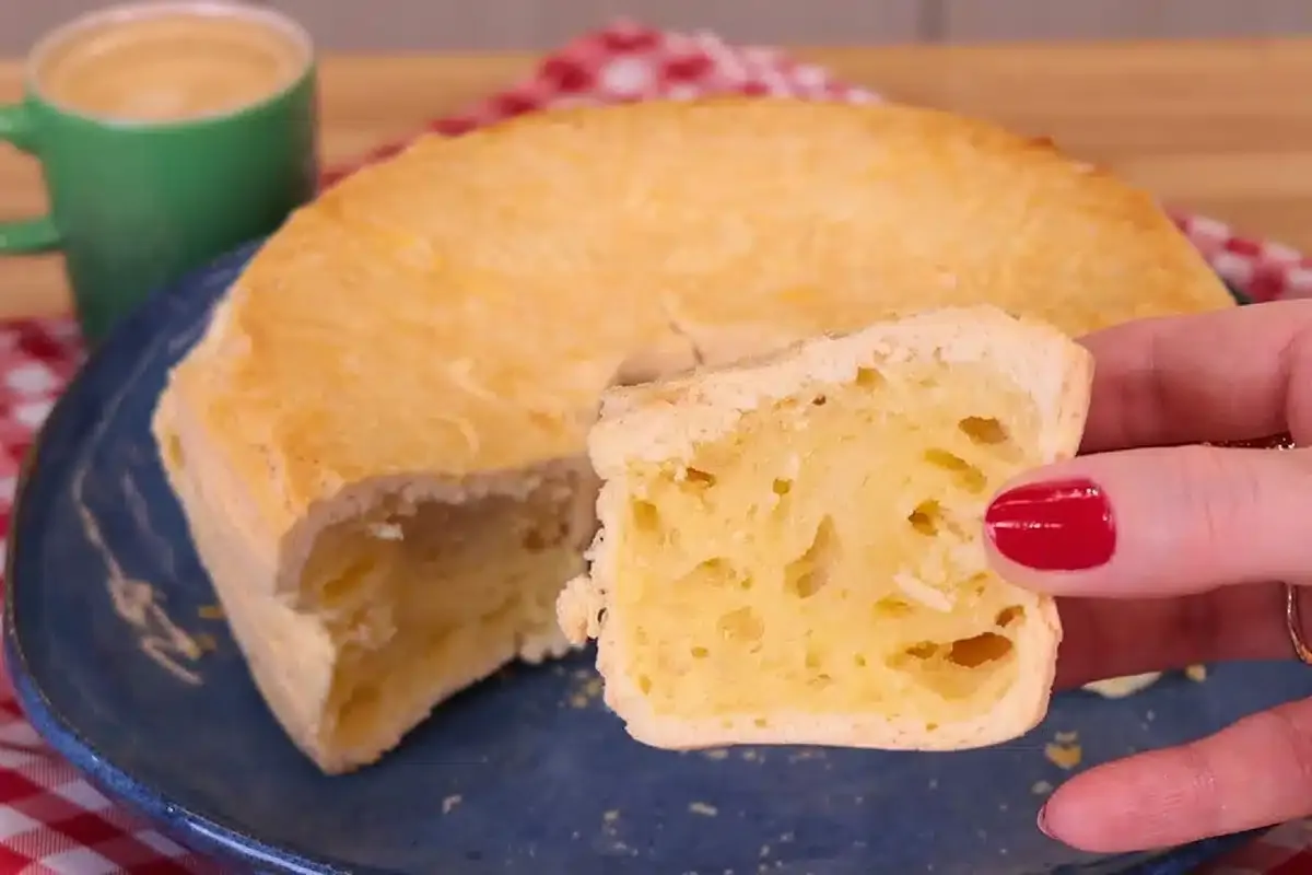 Bolo pão de queijo de liquidificador bem fofinho, prático e