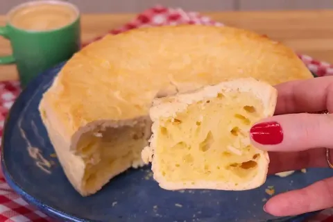 Bolo pão de queijo de liquidificador bem fofinho, prático e 