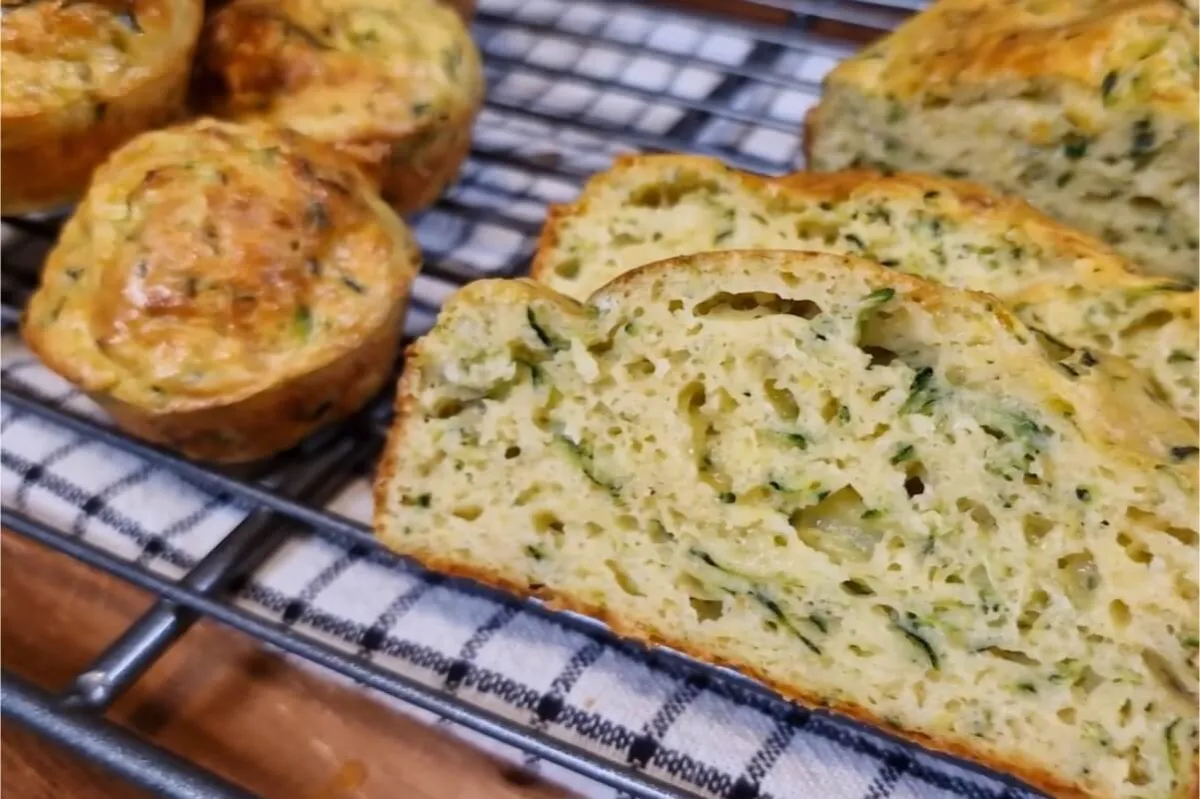 Bolo salgado de abobrinha super nutritivo e prático para ser