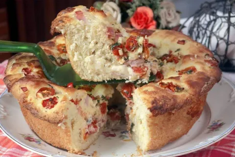 Bolo salgado de colher que não precisa sovar nem bater recei