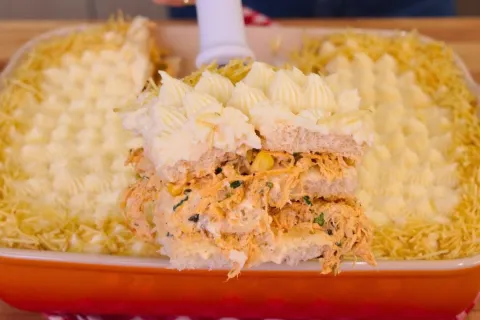 Bolo salgado de frango: a torta fria rápida e fácil na trave