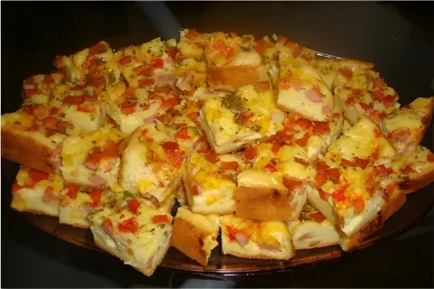 Bolo salgado de salsicha com milho fácil é só misturar os in