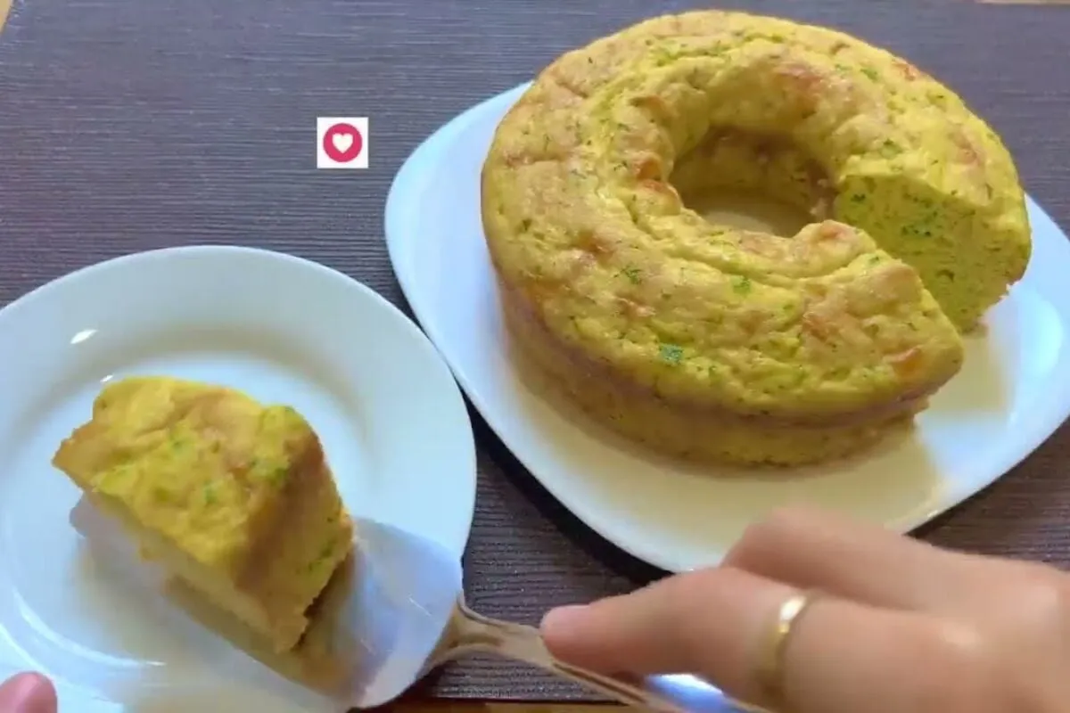 Bolo salgado low carb rico em proteínas e sem trigo: uma rec
