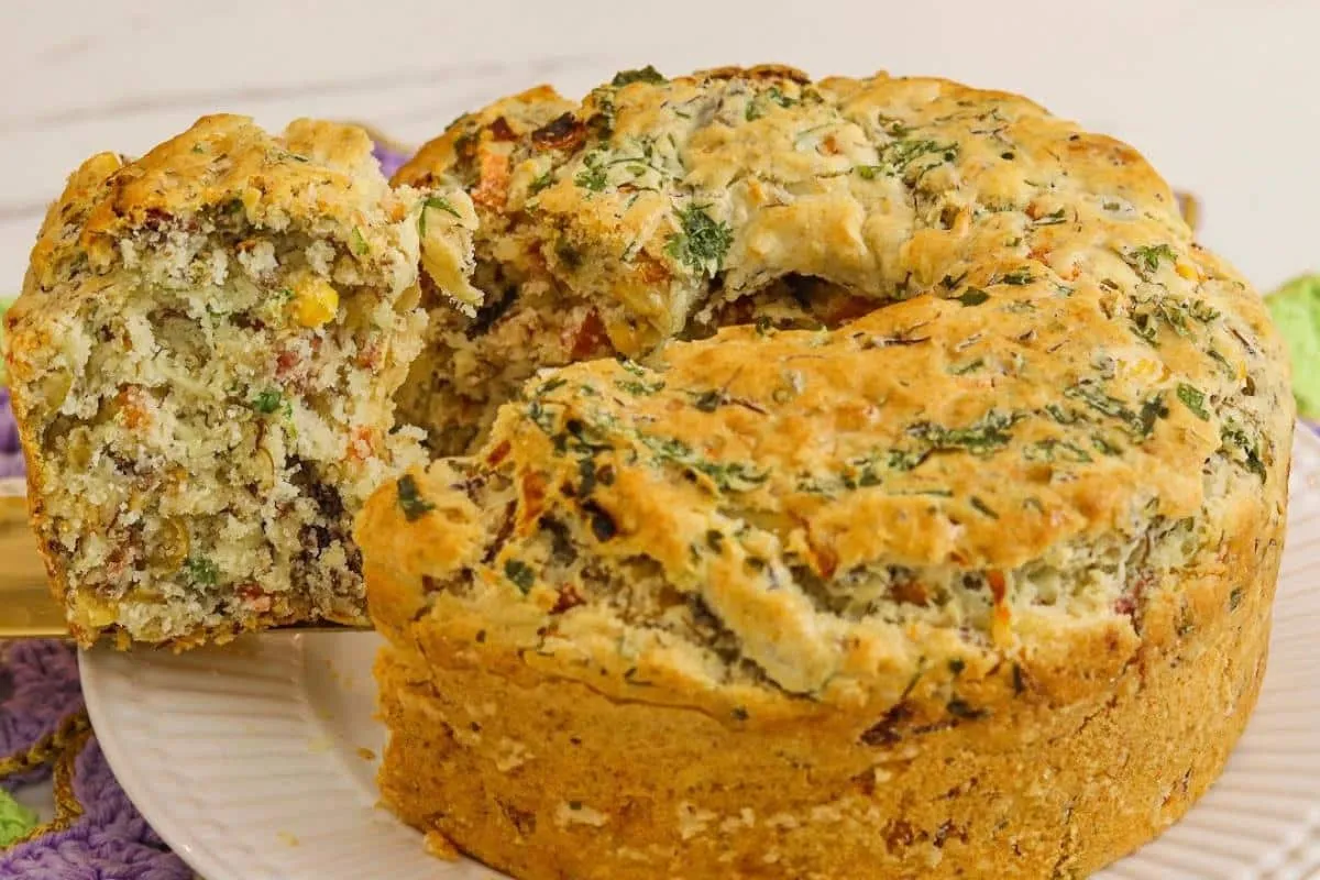 Bolo salgado simples e bem temperadinho para você saborear c