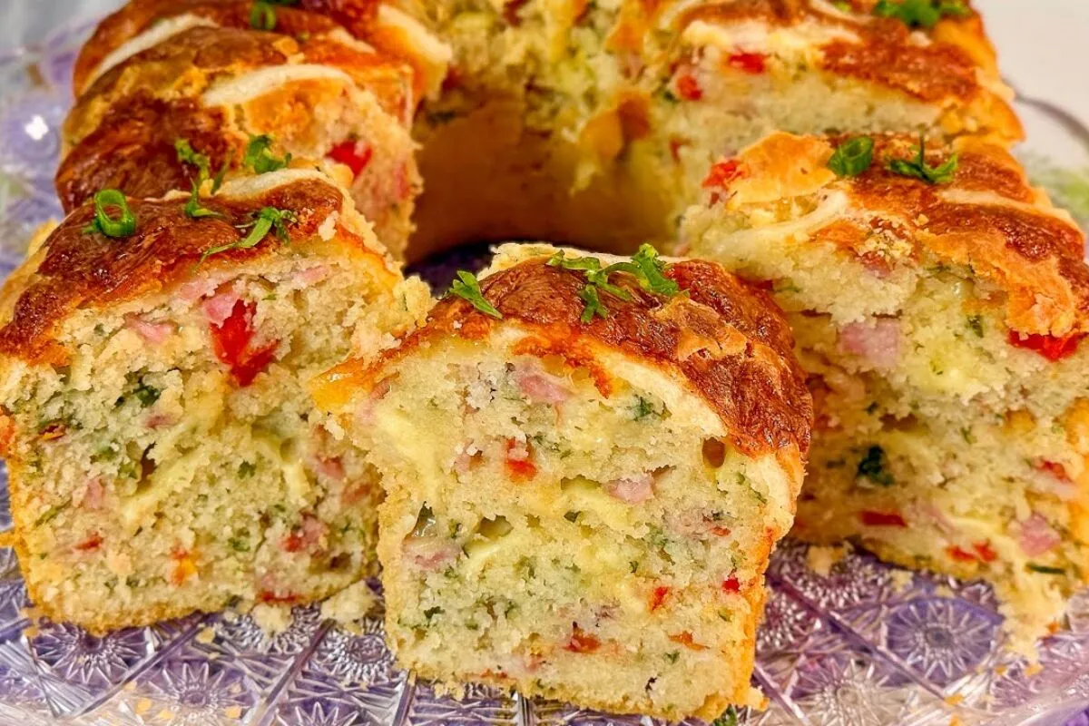 Bolo salgado super recheado e bem fofinho para o lanche da t